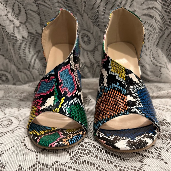 Open side cut rainbow vegan snakeskin heels NIB size 40(size 9 US) - Picture 10 of 12